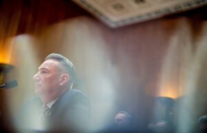 Oficial do ICE diz que policiais parecem ter mentido sobre assassinato de imigrante