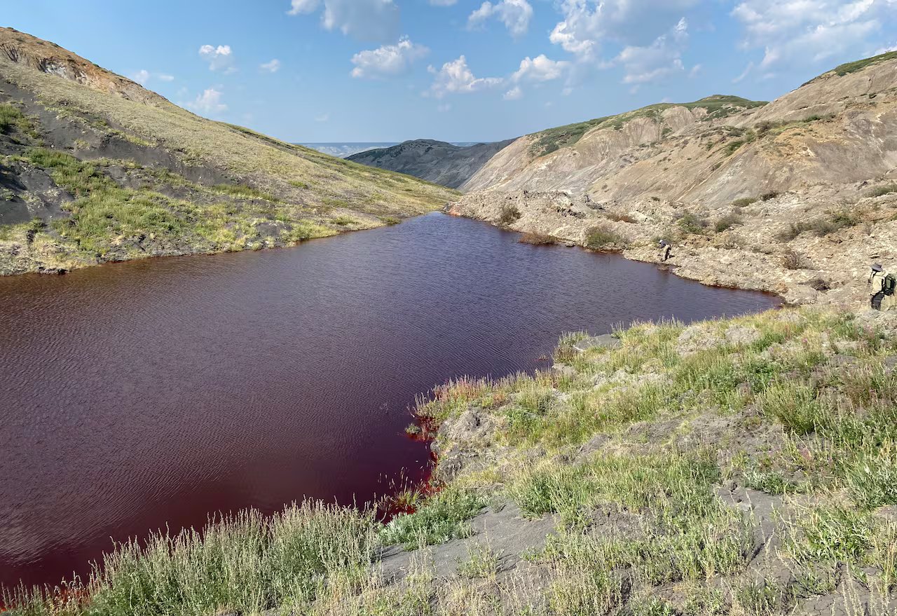 Como a mudança climática está tornando Smoking Hills da NWT mais ácida e tóxica
