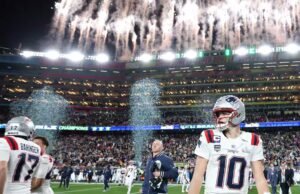 Um momento de desconforto para Drake Maye na conferência de pós-jogo