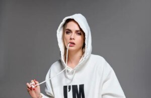 Cara Delevingne sobre como tentar ficar longe das redes sociais: ‘Esse algoritmo não foi feito para coisas boas’