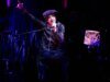 O show off-Broadway ‘Silver Manhattan’ de Jesse Malin conta a história de seu retorno de um derrame devastador, emoldurado como uma carta de amor a Nova York e Rock and Roll: Theatre Review