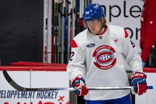 Sem aviso prévio, Patrik Laine não jogou fora do limite de data