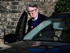 Os advogados de Mandelson dizem que sua prisão seguiu uma “sugestão infundada” de que ele planejava deixar o Reino Unido