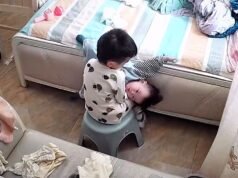 O reflexo rápido do irmão salva o dia em um momento emocionante