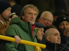 ‘Ofensivo e errado’: Starmer diz que Jim Ratcliffe deveria se desculpar pelo comentário dos migrantes