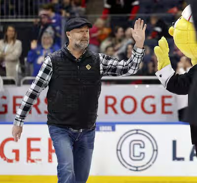 Tournoi pee-wee: Ed Belfour comblé de renouer com Québec