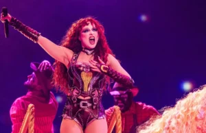 Chappell Roan deixa agência de talentos liderada por Casey Wasserman após as consequências de Epstein