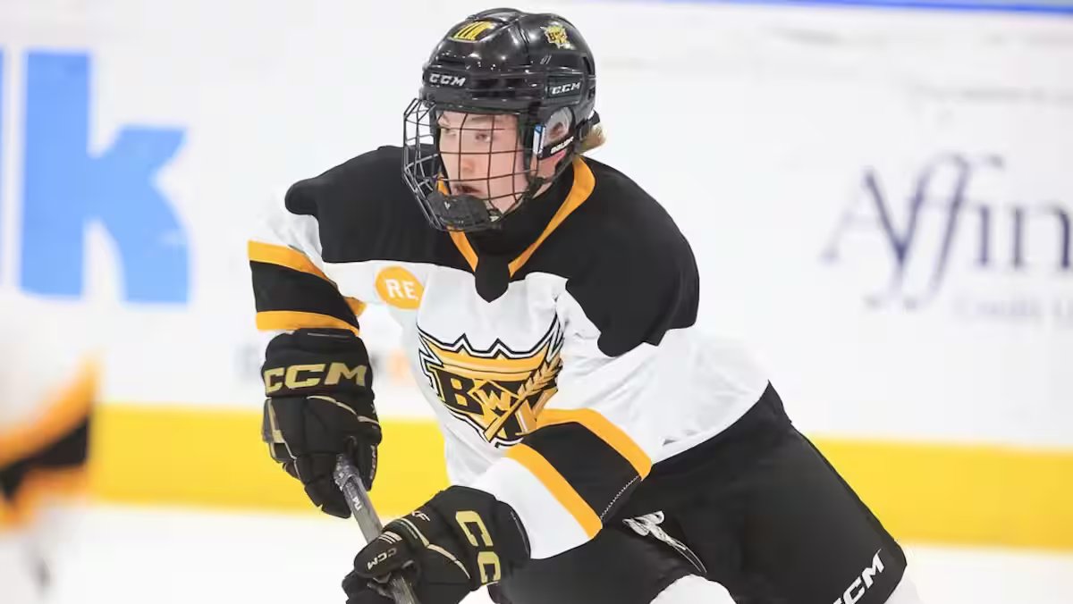 Um fenômeno de 13 anos depois de bater um recorde de Jonathan Toews: é a próxima vitória do hóquei canadense?