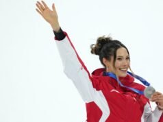 Como Elieen Gu honrou a perda de sua avó após o segundo título olímpico de halfpipe