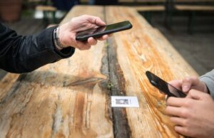 Nova pesquisa sugere que você realmente deseja que os menus do código QR sejam substituídos por… Realidade Aumentada?