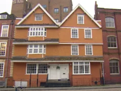 Funcionária de creche é culpada de estuprar crianças