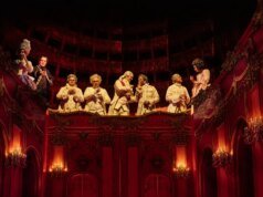 Crítica de ‘Amadeus’: Jefferson Mays brilha como um Salieri engraçado e espumante em um renascimento essencial lindamente montado no Pasadena Playhouse