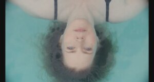 Crítica de ‘At the Sea’: O compromisso de Amy Adams não pode salvar um drama de recuperação tão imediatamente esquecível quanto seu título