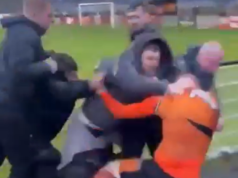 Violência selvagem fora da liga faz com que ‘jogadores, torcedores e treinadores briguem’ em Bilston Town