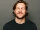 O escritor de ‘Nice Indian Boy’ Eric Randall assina com Paradigm (EXCLUSIVO)