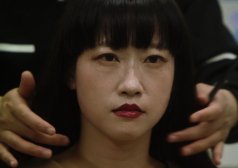 ‘Mistress Dispeller’, documento selecionado para o Oscar sobre marido perdido e esposa determinada, fará estreia em streaming no Criterion Channel