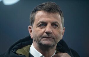 Tim Sherwood responde a ligações para substituir Thomas Frank como técnico interino do Tottenham