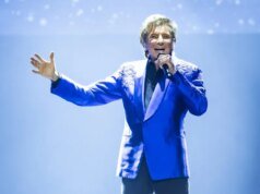 Barry Manilow compartilha ordens médicas “muito deprimentes” para adiar shows em arenas em meio à recuperação do câncer