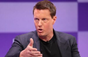 Paramount adoça oferta para Warner Bros.