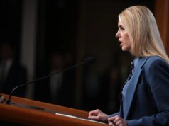 A procuradora-geral Pam Bondi afirma que todos os arquivos de Jeffrey Epstein foram divulgados e inclui uma lista de mais de 300 nomes mencionados