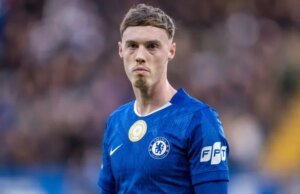 Amigo de Cole Palmer faz pedido de transferência do Man Utd após férias com estrela do Chelsea