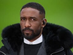 Jermain Defoe faz previsão para o Tottenham à medida que o medo do rebaixamento aumenta com a derrota do Arsenal