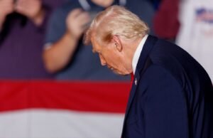 A mania ditatorial de Trump está aumentando – mas também a fúria do público