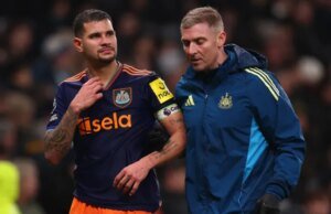 Susto de lesão de Bruno Guimarães confirmado após vitória do Newcastle sobre o Tottenham