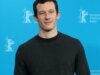 Callum Turner imediatamente questionado sobre rumores de James Bond em Berlim: ‘Não vou comentar’