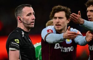 Wayne Rooney critica ‘uma das piores decisões que já vi no futebol’