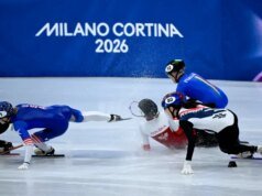 Patinador de velocidade das Olimpíadas de Inverno tem rosto cortado pela lâmina de rival em acidente sangrento