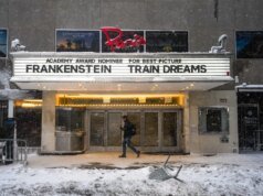 Cinemas no nordeste dos EUA fecham com região enterrada em meio metro de neve