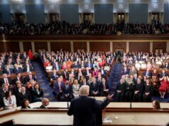 Dentro da Câmara: a maratona de um estado da união de Donald Trump durou muito com homenagens ao espetáculo, mas ficou aquém da coesão – análise