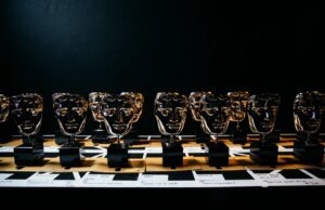 Revelado: o presidente da BBC estava presente nos BAFTAs por incidente de calúnia racial incluído na transmissão