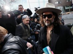 Russell Brand se declara inocente do último conjunto de acusações