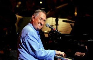 Neil Sedaka morre: “Breaking Up Is Hard To Do” e “Laughter In The Rain” Hitmaker que também escreveu “Love Will Keep Us Together” tinha 86 anos