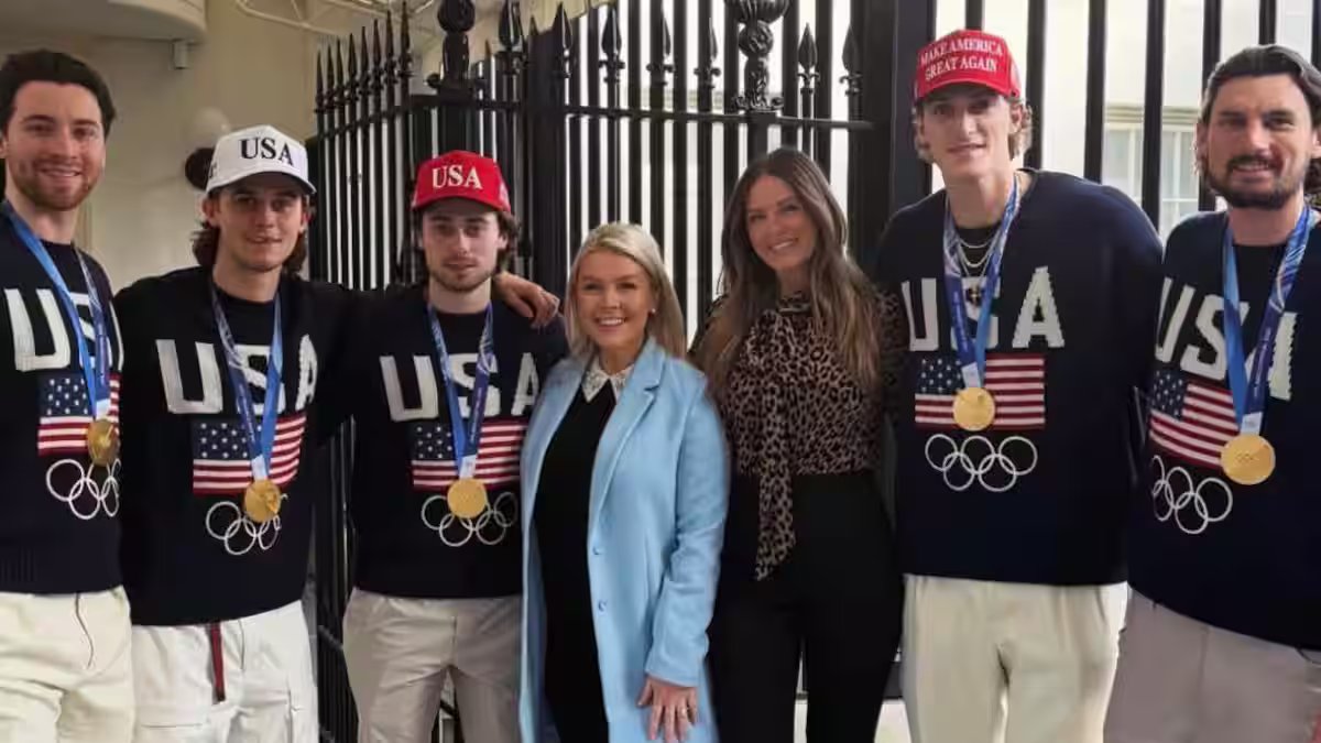 Des joueurs americains portent les casquettes pró-Trump