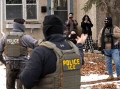 Os oficiais do ICE devem ser responsabilizados. Esses estudantes da faculdade de direito sabem como.