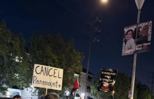 Manifestantes se reúnem na estreia de ‘Scream 7’ após a demissão de Melissa Barrera: ‘Stand For Free Speech’ e ‘Cancel Paramount +’