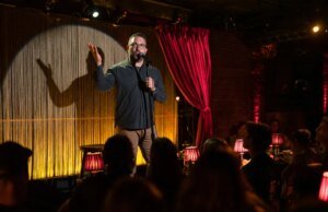 O escritor vencedor do Emmy de ‘Daily Show’ Matt Koff apresenta o especial de comédia do segundo ano ‘Cat Man’