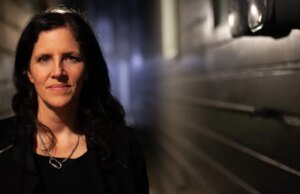 Laura Poitras será convidada especial na abertura do programa industrial do Visions du Réel, ‘Cover-Up’ para exibição no Festival de Documentários