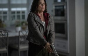 A queda e ascensão de ‘Scream 7’: uma estrela demitida, uma reescrita do roteiro de US$ 500 mil e o salário de US$ 7 milhões de Neve Campbell