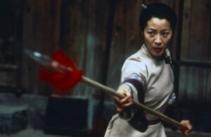 Enquanto Michelle Yeoh recebe sua estrela na Calçada da Fama de Hollywood, aqui estão cinco filmes para assistir