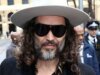 Russell Brand se declara inocente de novas acusações de estupro e agressão sexual