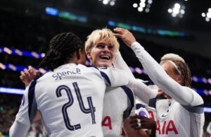 Tottenham responde à abordagem de transferência do Chelsea para Lucas Bergvall