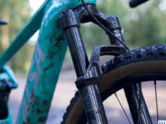 Revisão da bicicleta elétrica Salsa Wanderosa: passeio de cascalho com barra suspensa com suspensão total