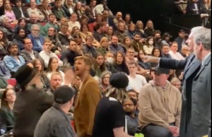 Grupo de ativistas climáticos que interrompeu show da Broadway afirma que está sob crescente vigilância do FBI na era Trump