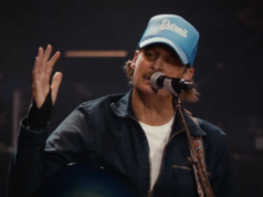 O ‘All-American Halftime Show’ de Kid Rock aborda a política, parecendo mais um antigo especial da CMT do que um evento de protesto do Super Bowl