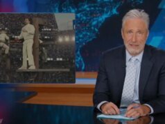 Jon Stewart critica a indignação conservadora por causa do programa do intervalo do Super Bowl de Bad Bunny: Trump acha que ‘Bad Bunny é o único cara no mundo que é fluente em espanhol’