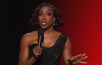 Ego Nwodim lança sequência de ‘Menace II Society’ e inventa prêmio para ‘The Town’ de Ben Affleck no monólogo de abertura do Independent Spirit Awards